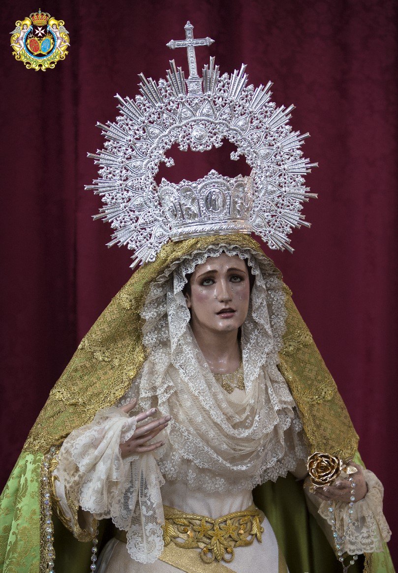 Corona de salida con ráfagas y detalles calados