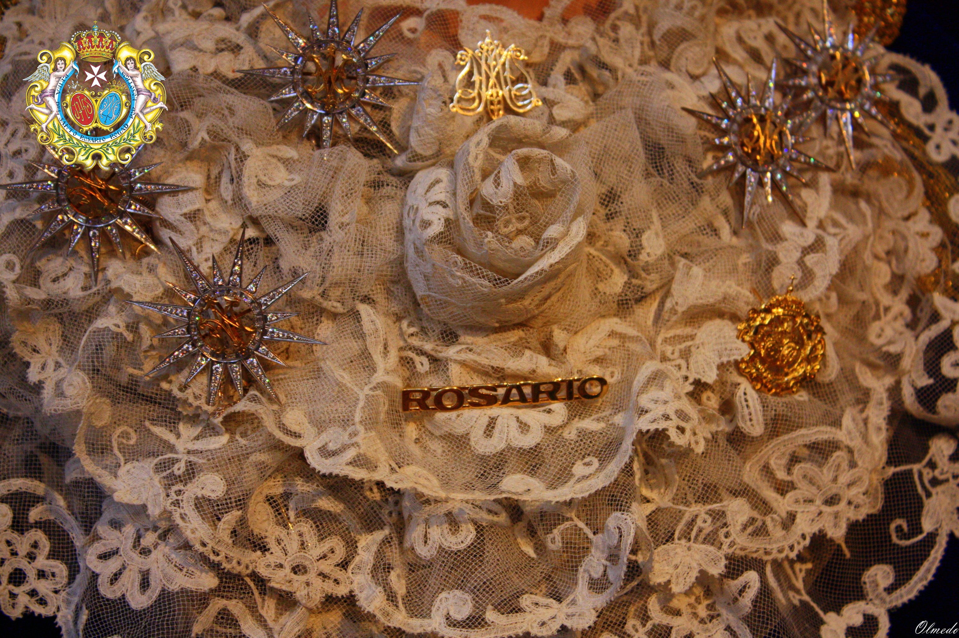 Detalle de saya granate de aplicación