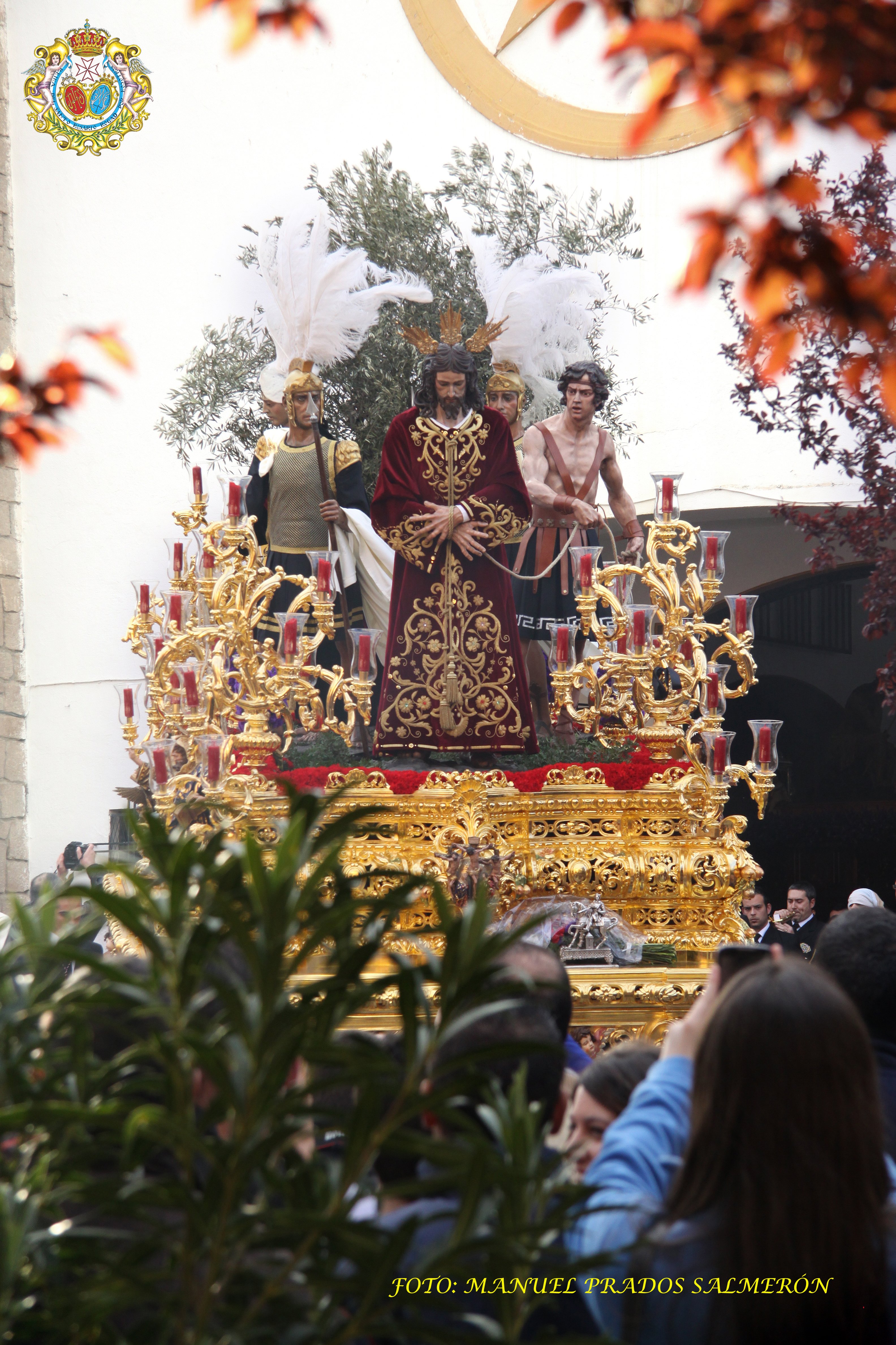Llamador del paso representando la fuente del Pisar